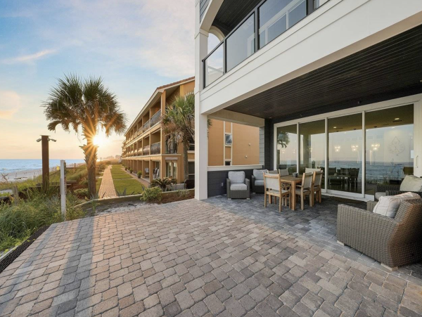 Beachfront Luxury Six Bedroom Vacation Rental in Destin with Rooftop Pool